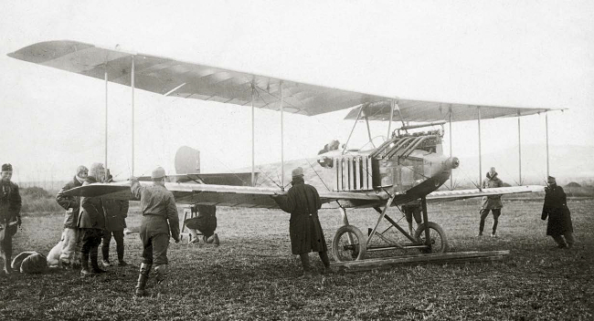 Lotnictwo Cesarsko-Królewskich Austro-Węgier nad Galicją i Kongresówką w pierwszych tygodniach wielkiej wojny.