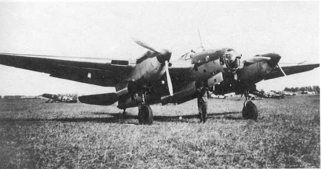 Bombowiec nurkujący Ar-2