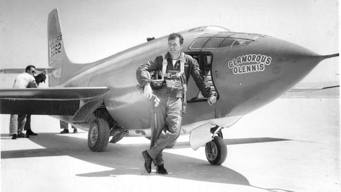 Chuck Yeager (1923-2020). As myśliwski, pilot rekordzista, generał lotnictwa