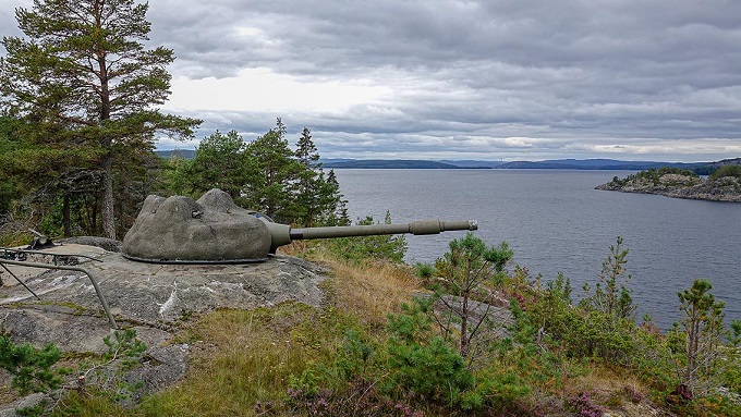 Baza nad Botnikiem. Suchy dok w Gustavsvik i twierdza Hemsö